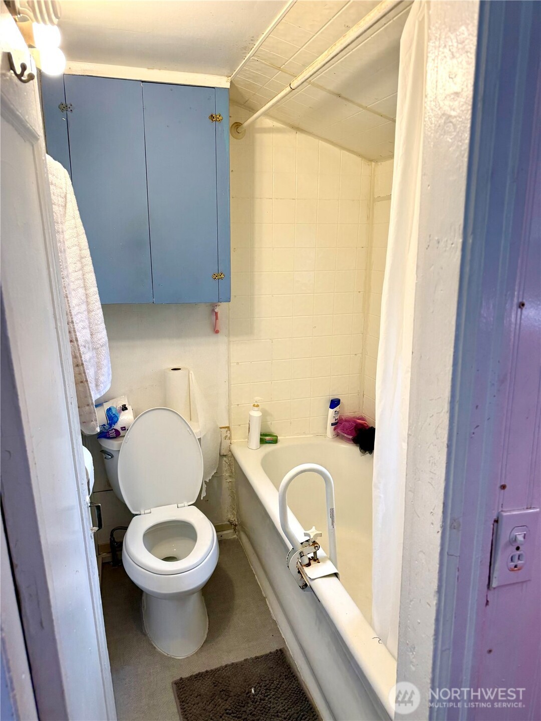 11040 11th Avenue SW, Seattle, WA 98146-3911