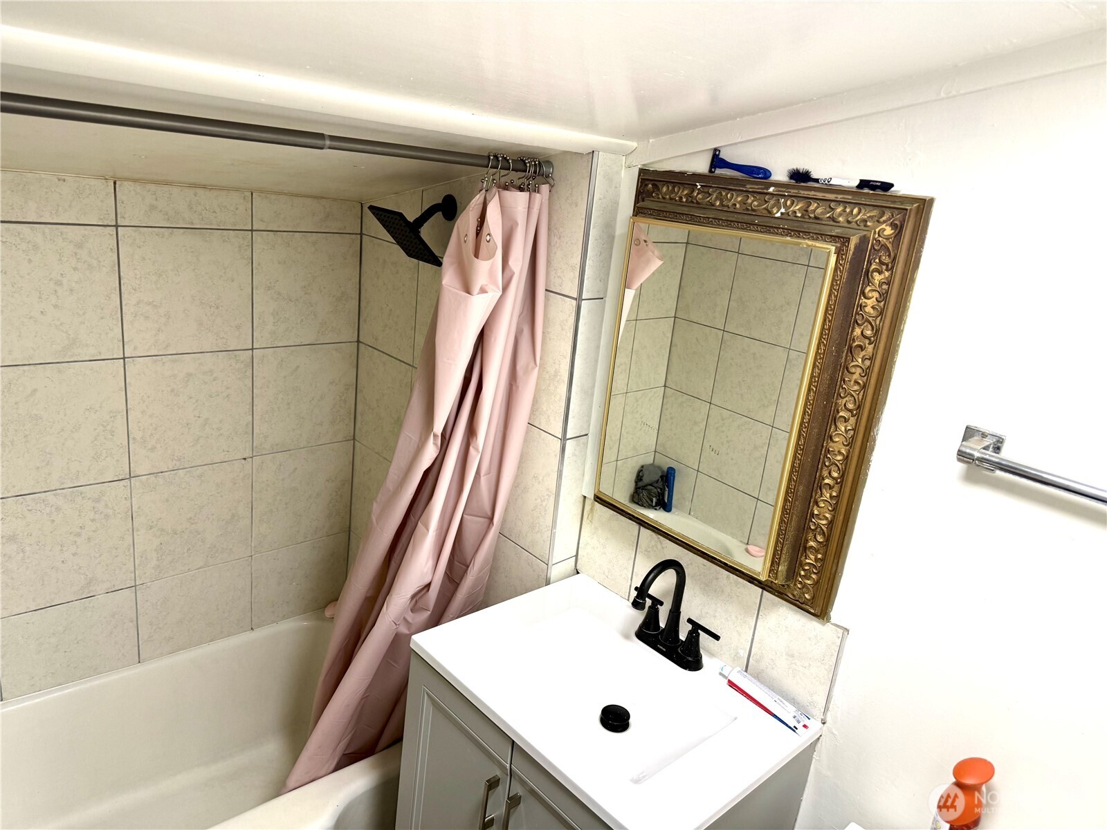 11040 11th Avenue SW, Seattle, WA 98146-3911