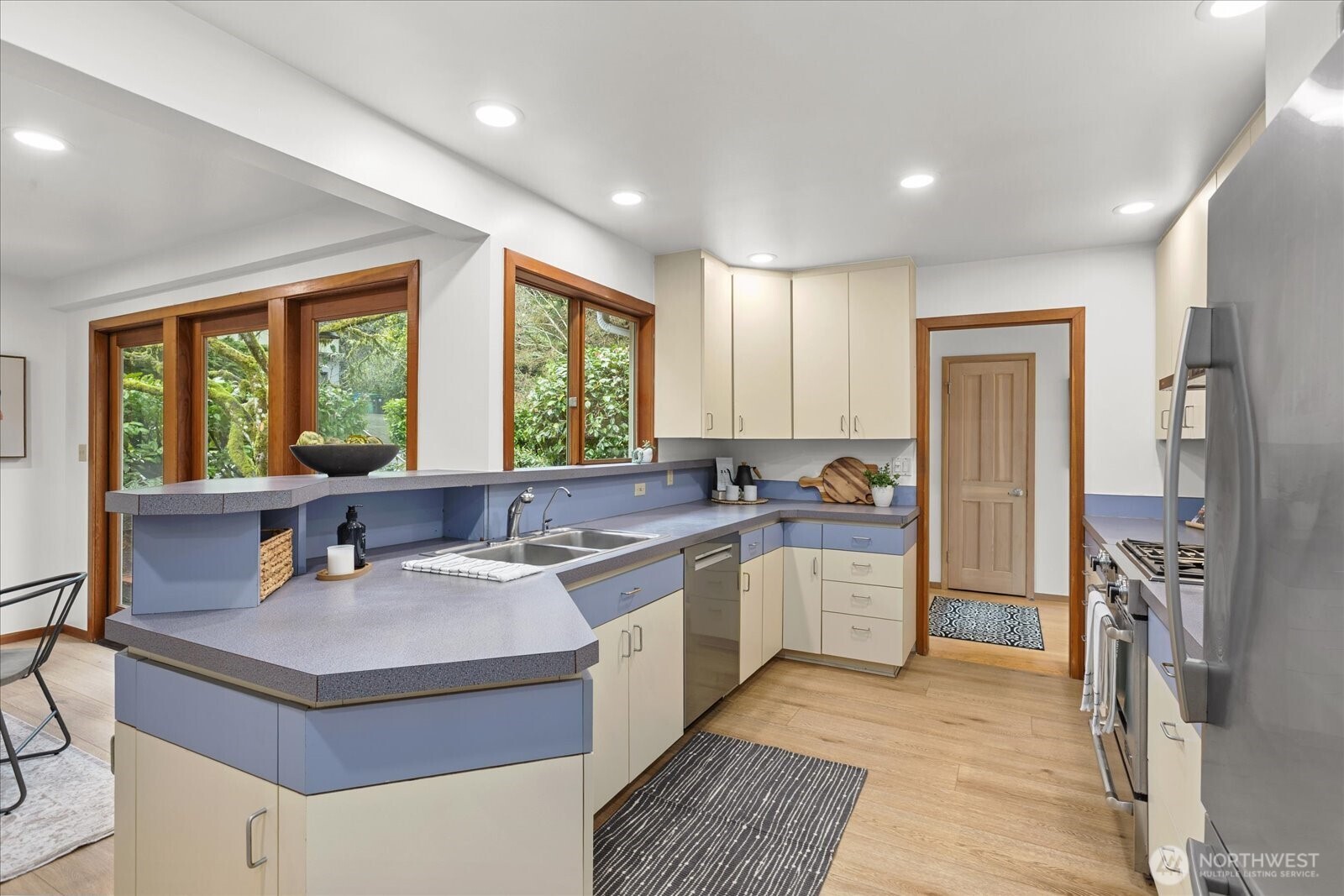 11904 Lakeside Avenue NE, Seattle, WA 98125