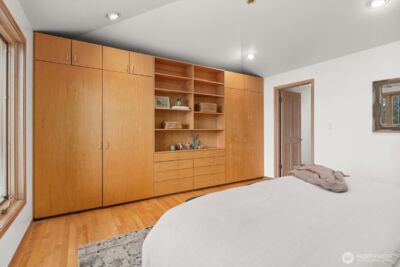 11904 Lakeside Avenue NE, Seattle, WA 98125 - Photo 18