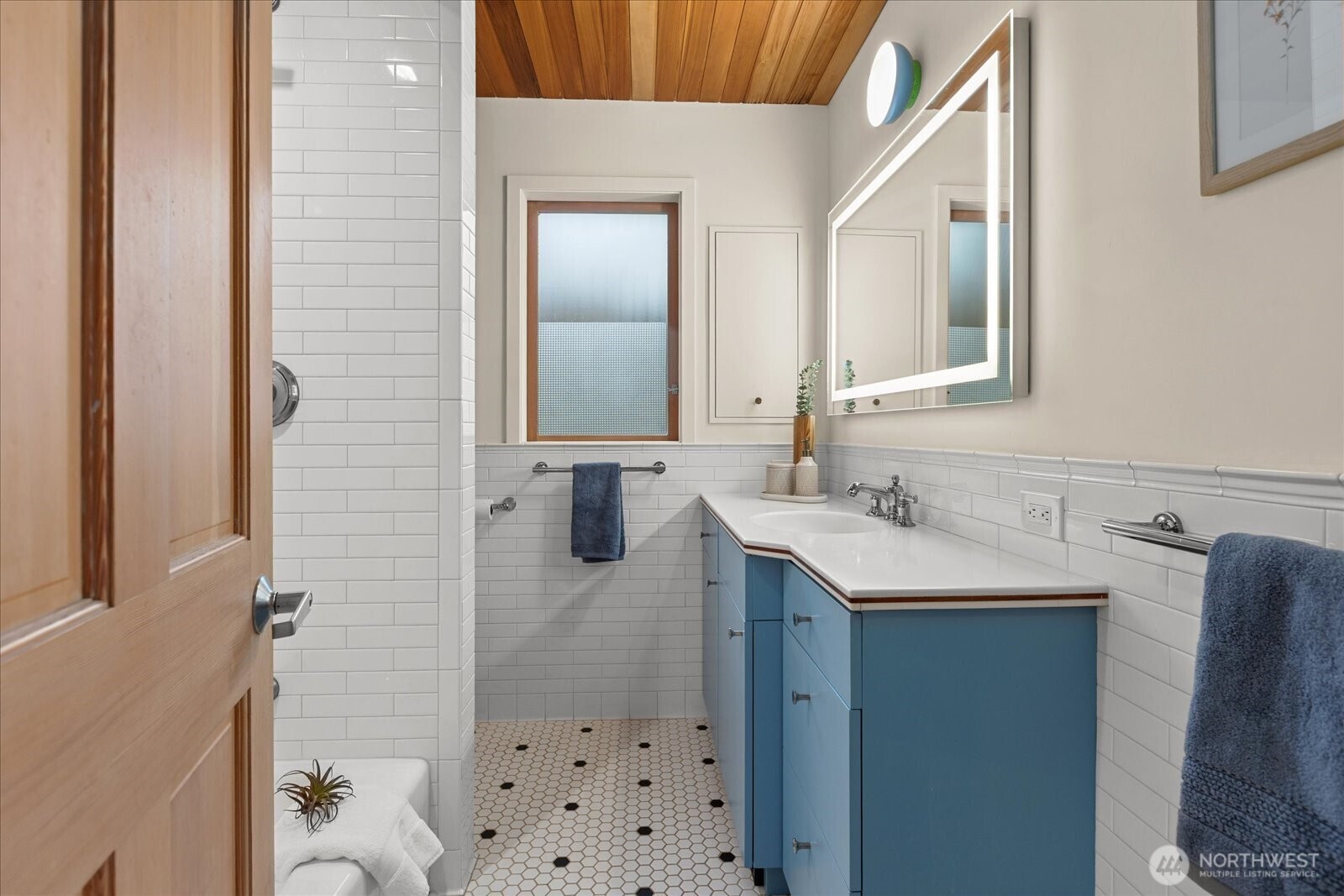 11904 Lakeside Avenue NE, Seattle, WA 98125