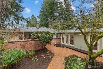 11904 Lakeside Avenue NE, Seattle, WA 98125 - Photo 2