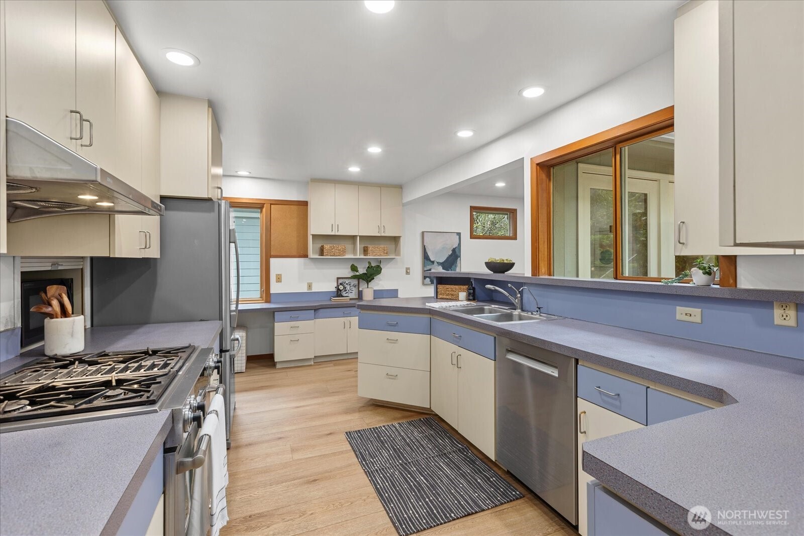 11904 Lakeside Avenue NE, Seattle, WA 98125