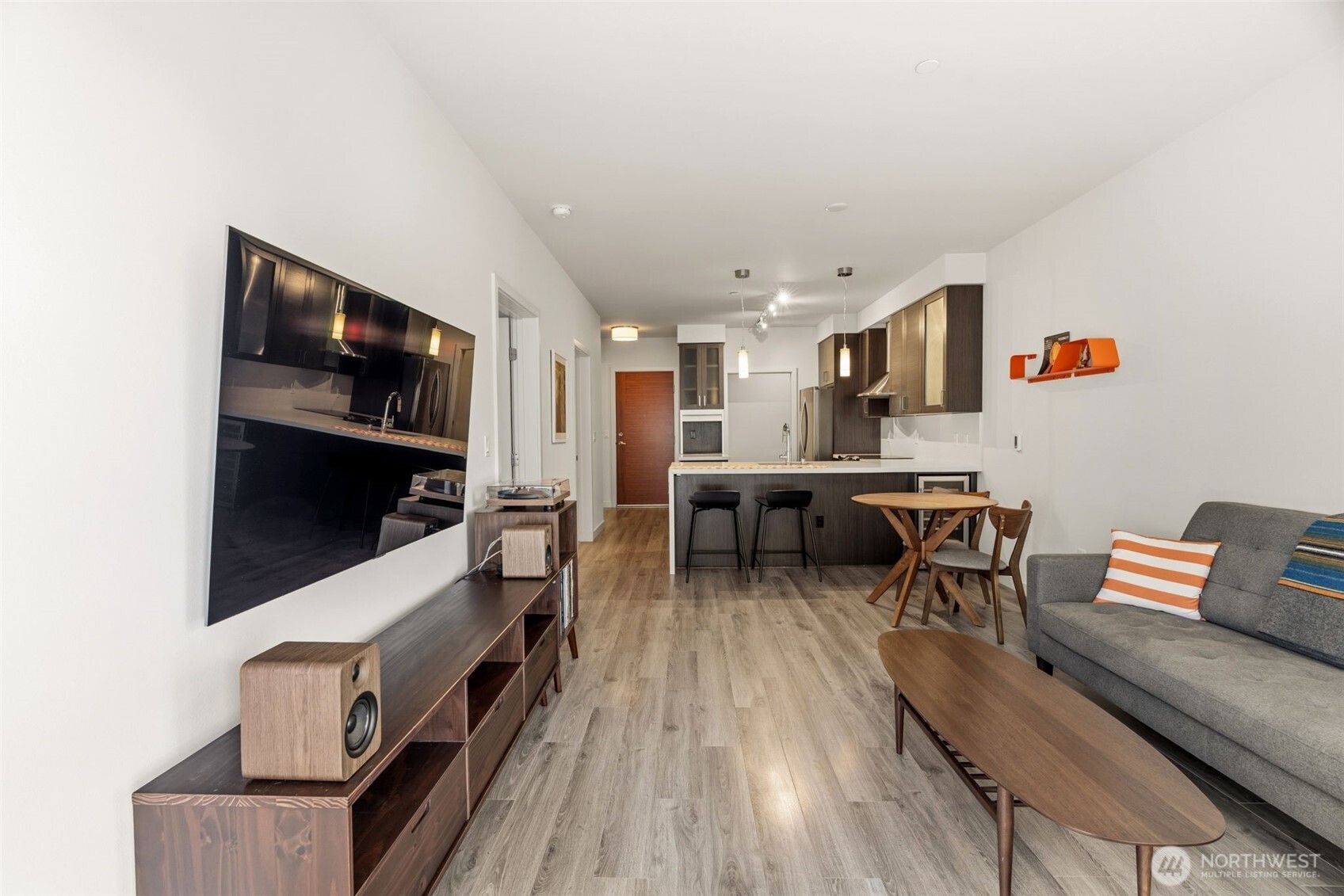 1760 NW 56th St #322, Seattle, WA 98107