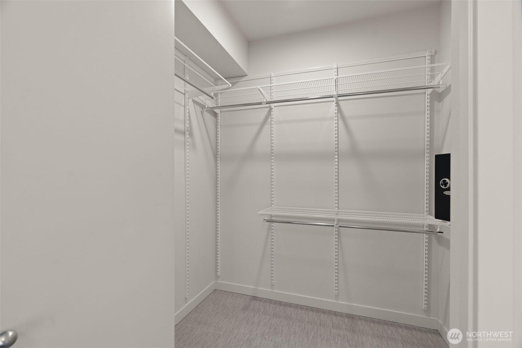 1760 NW 56th St #322, Seattle, WA 98107