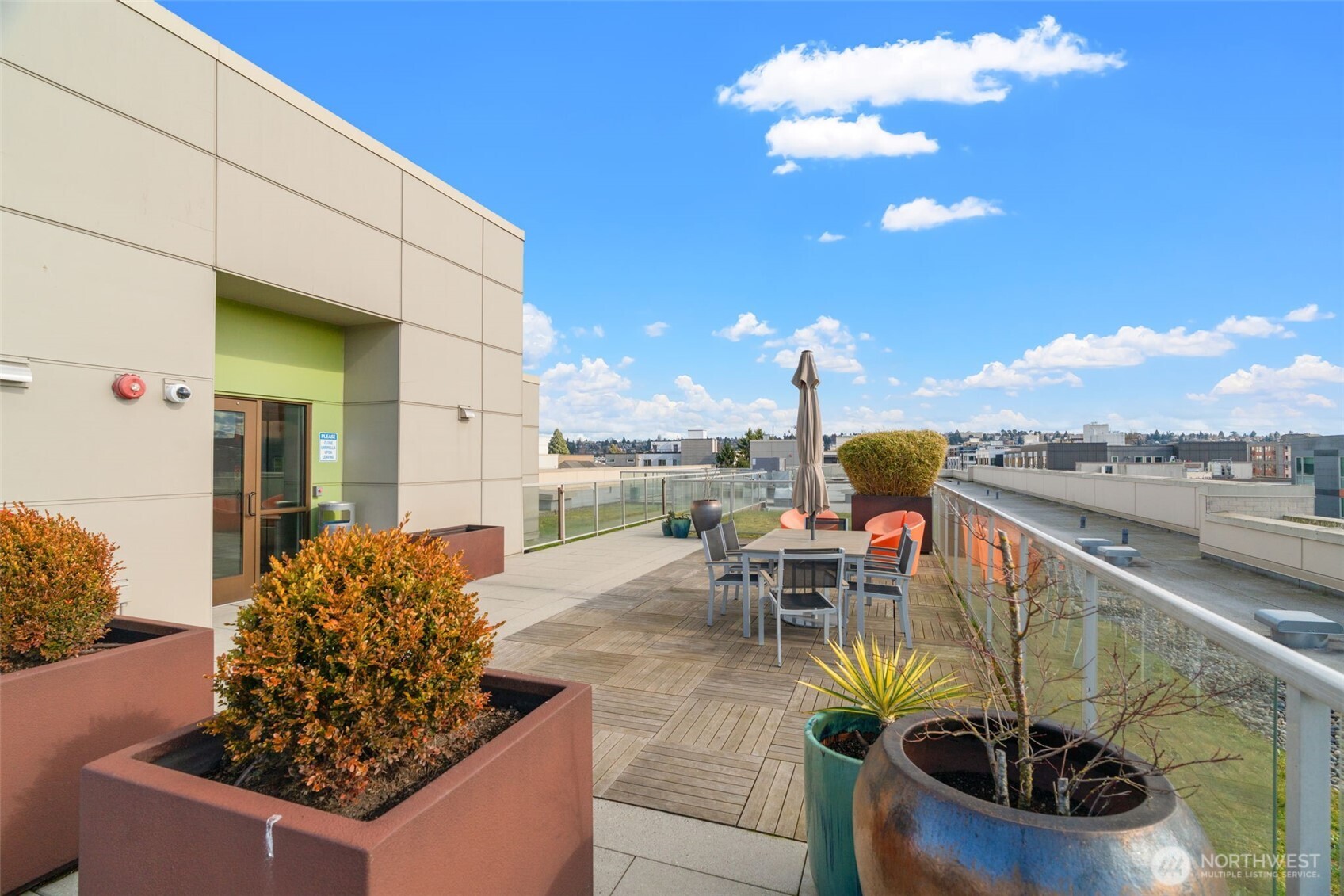 1760 NW 56th St #322, Seattle, WA 98107