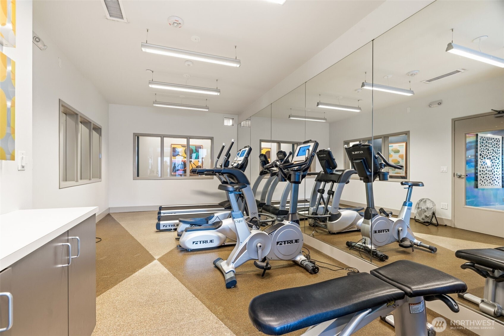 1760 NW 56th St #322, Seattle, WA 98107