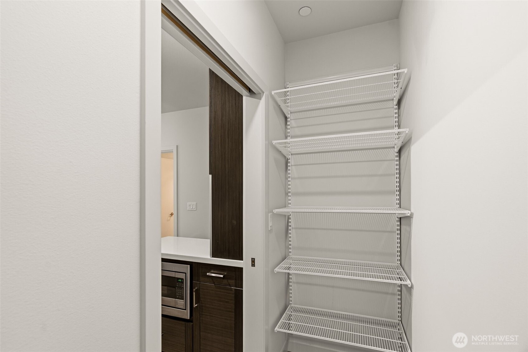 1760 NW 56th St #322, Seattle, WA 98107