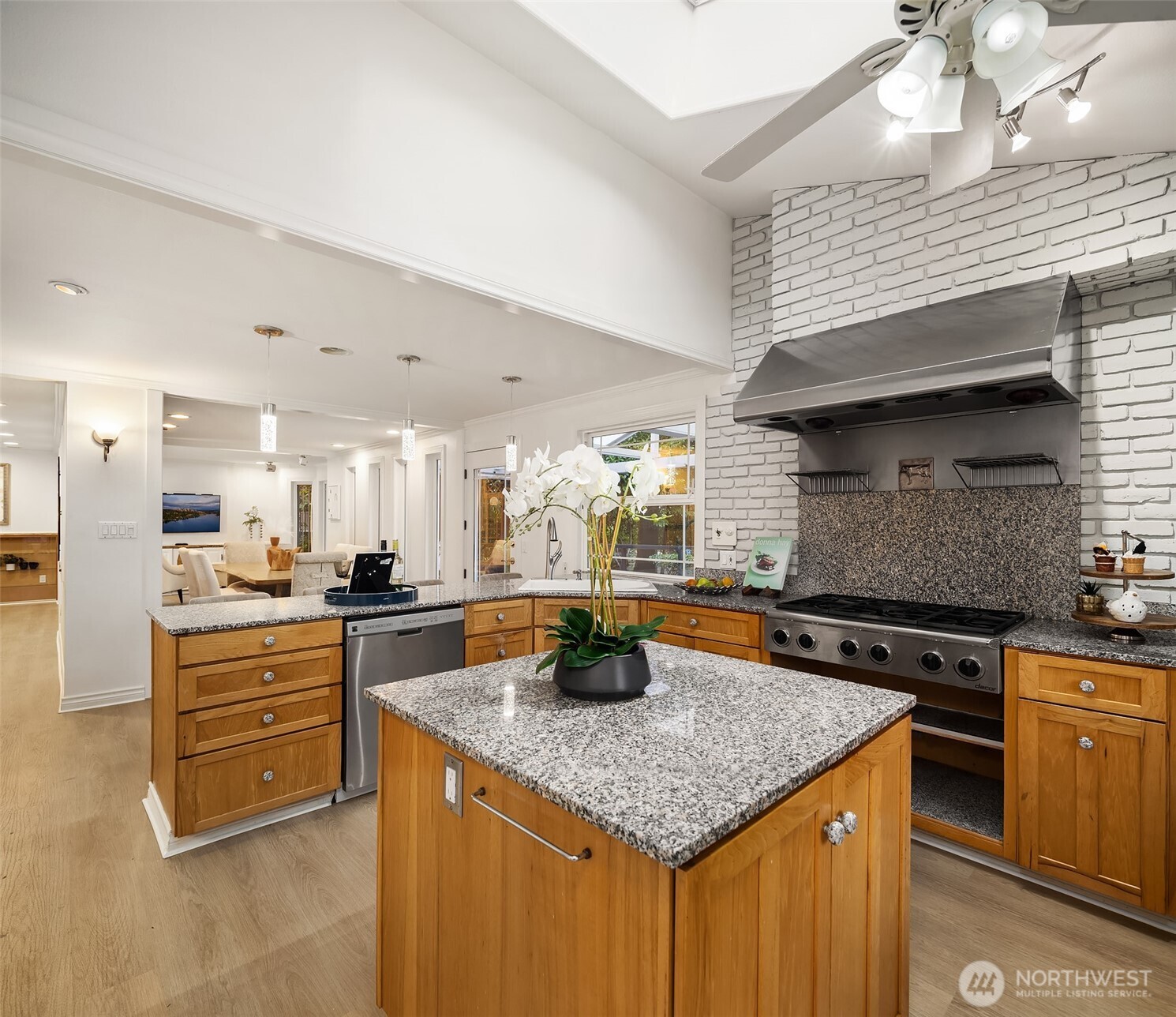 17226 SE 40th Place , Bellevue, WA 98008