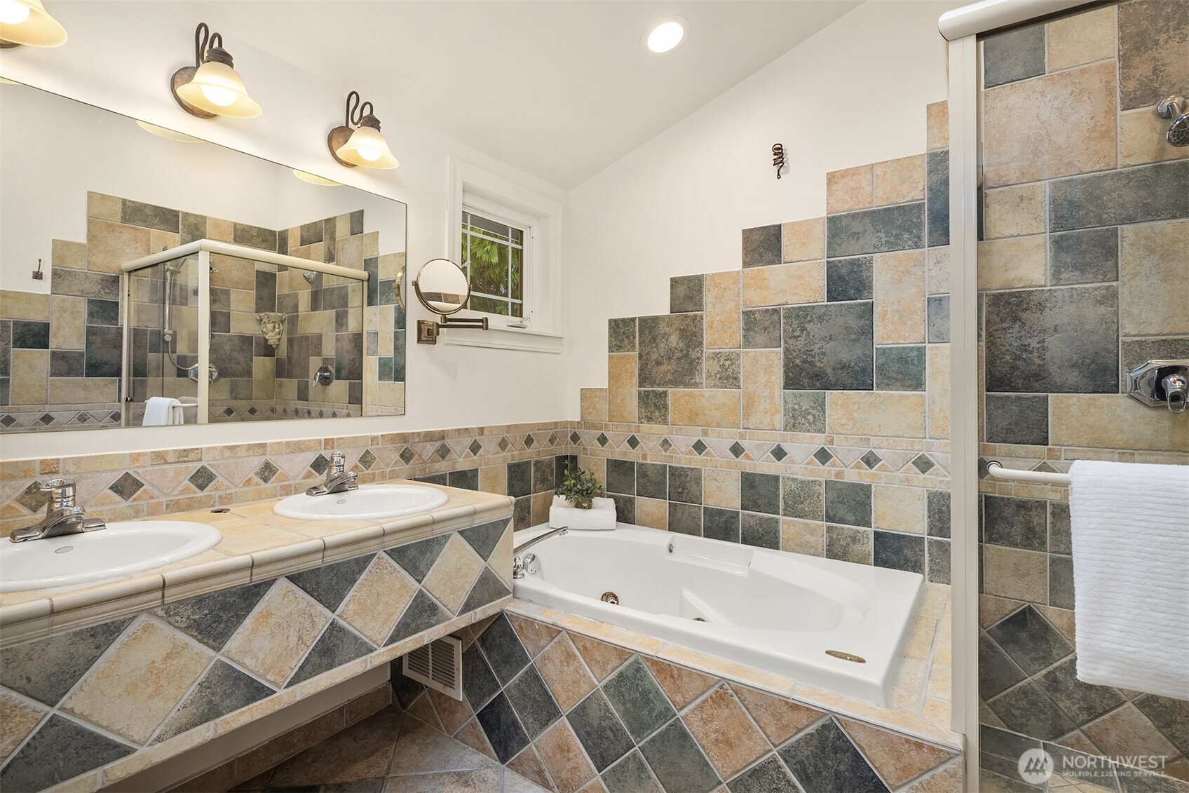 17226 SE 40th Place , Bellevue, WA 98008