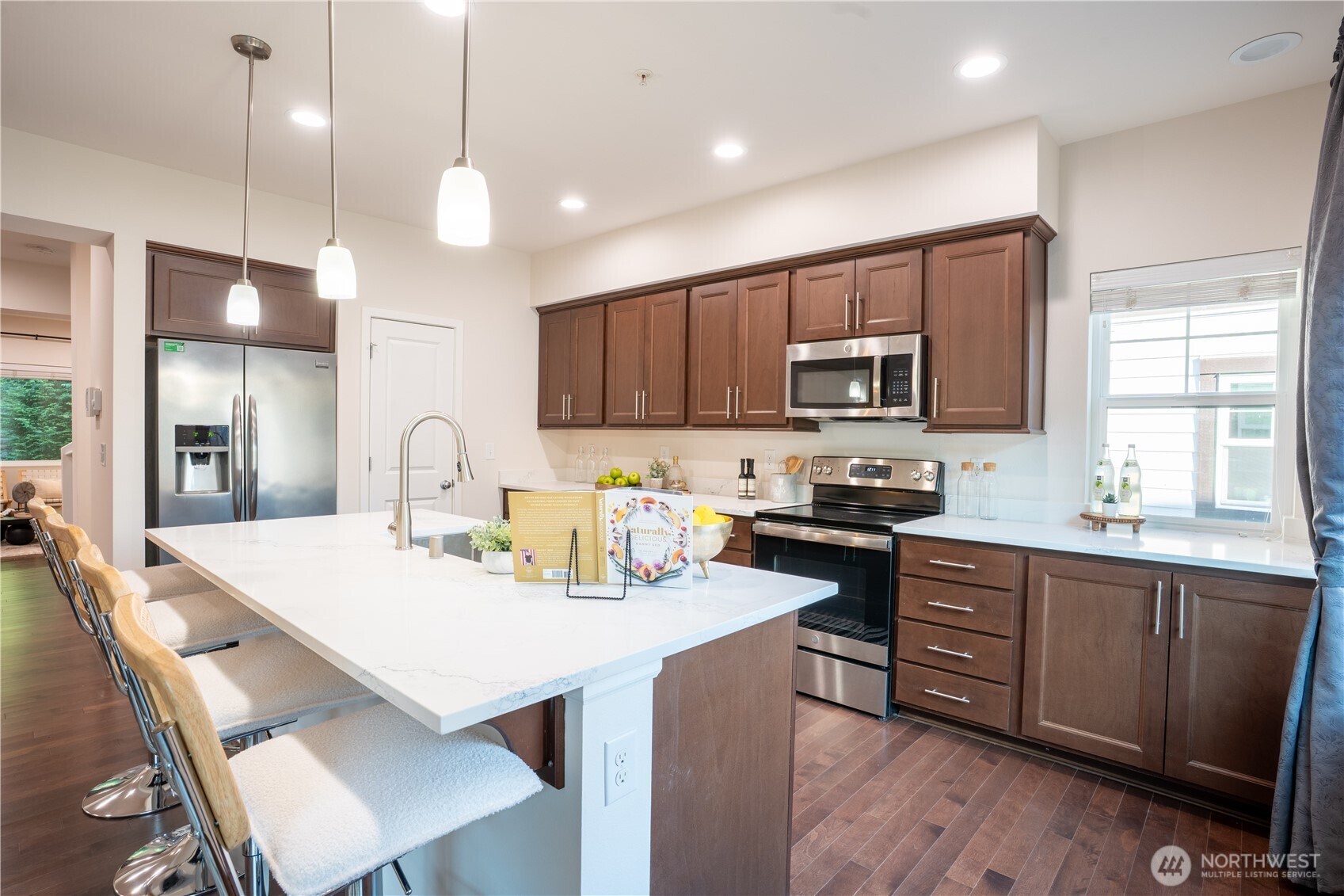 10378 157th Place NE #101, Redmond, WA 98052