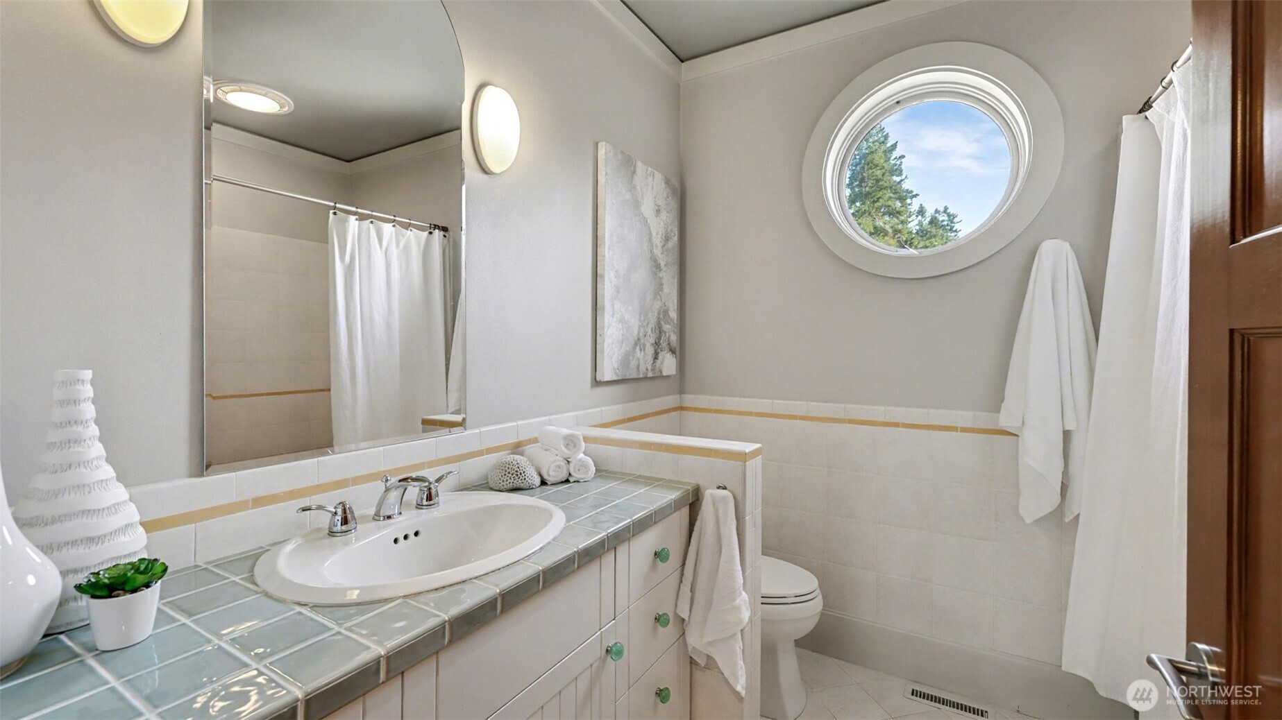 13730 Main Street , Bellevue, WA 98005