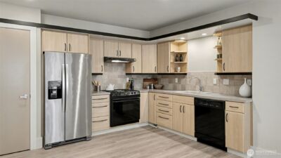 13730 Main Street , Bellevue, WA 98005 - Photo 29