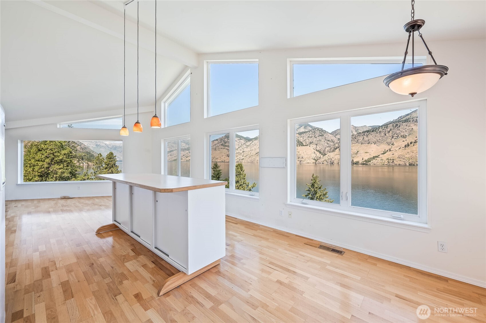 20000 S Lakeshore Road , Chelan, WA 98816-9261