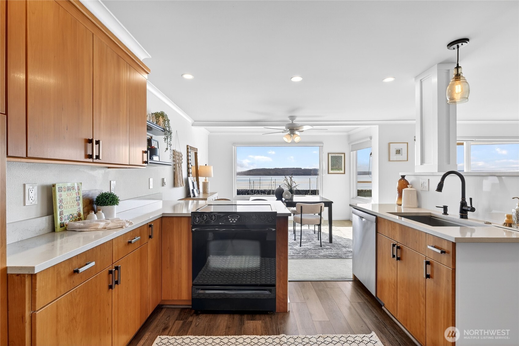 22315 6th Avenue S #A404, Des Moines, WA 98198