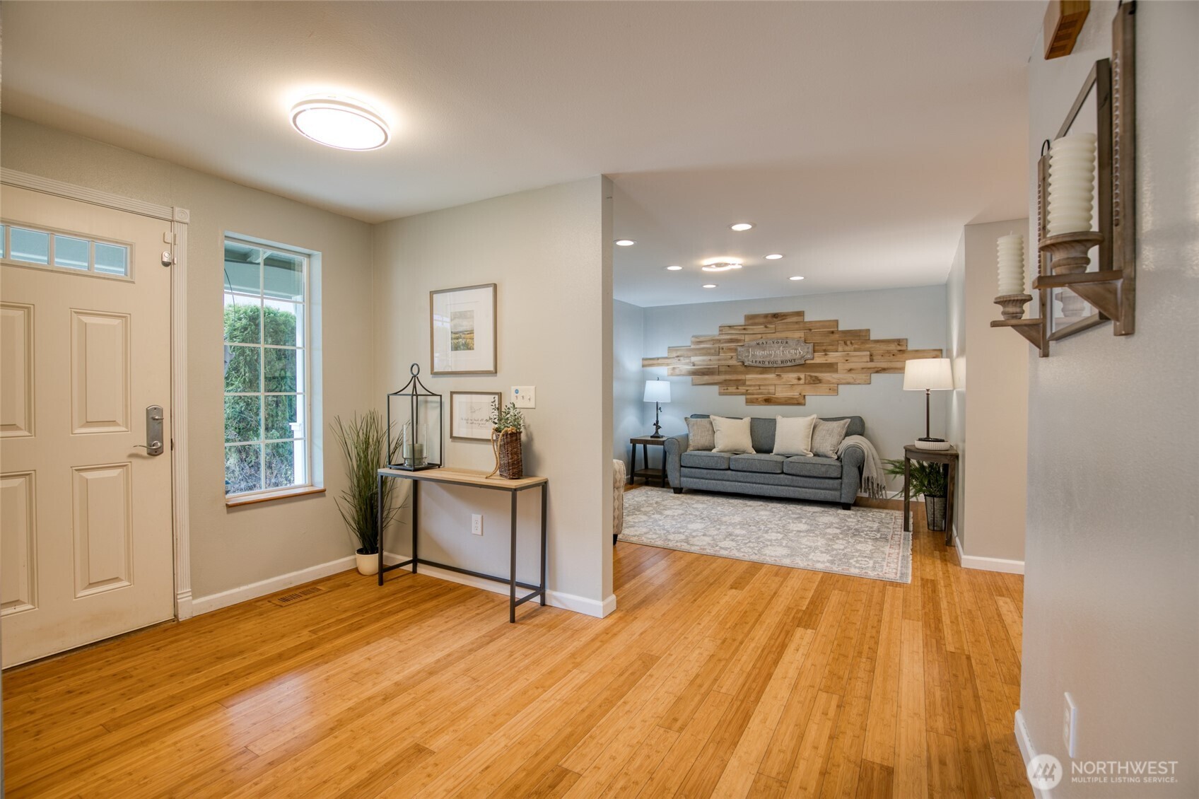 828 Ocean Avenue , Cosmopolis, WA 98595