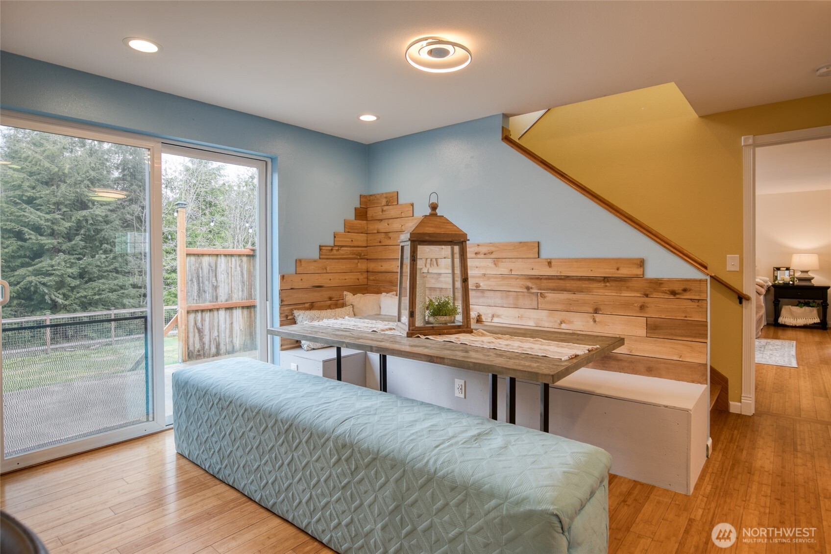 828 Ocean Avenue , Cosmopolis, WA 98595