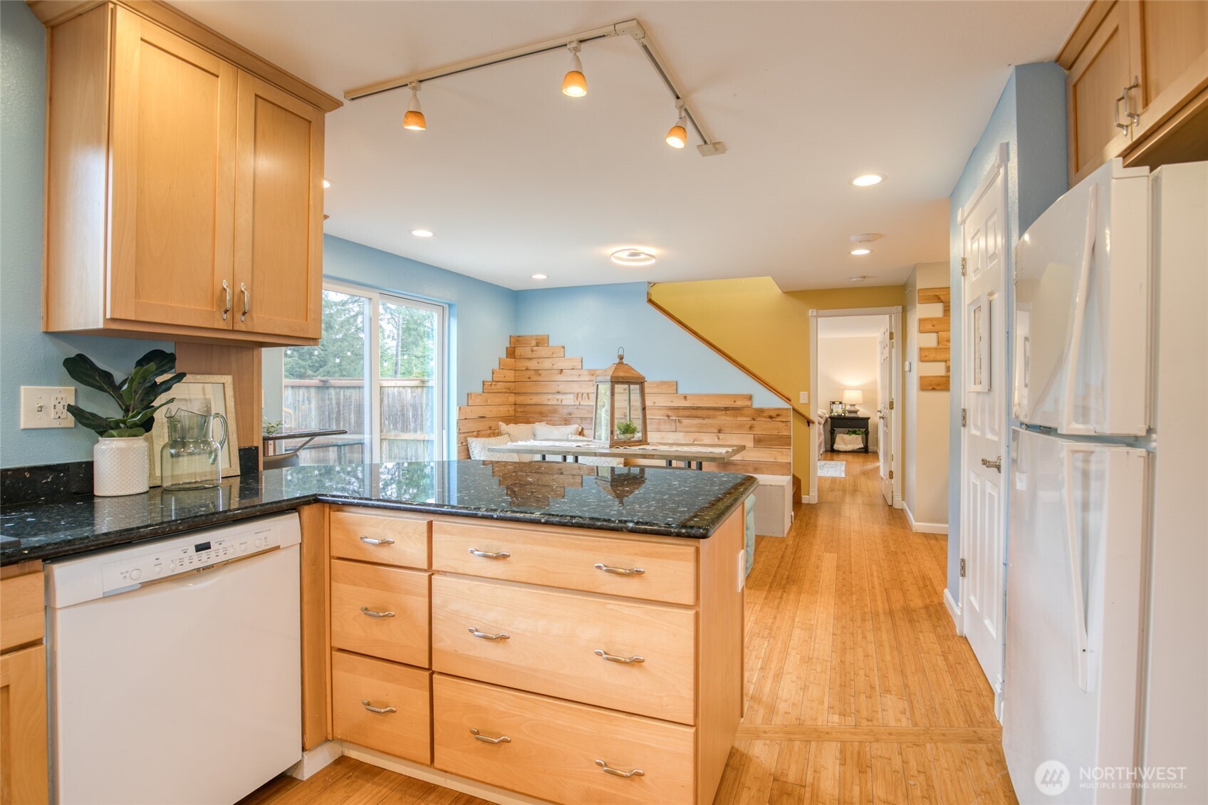 828 Ocean Avenue , Cosmopolis, WA 98595