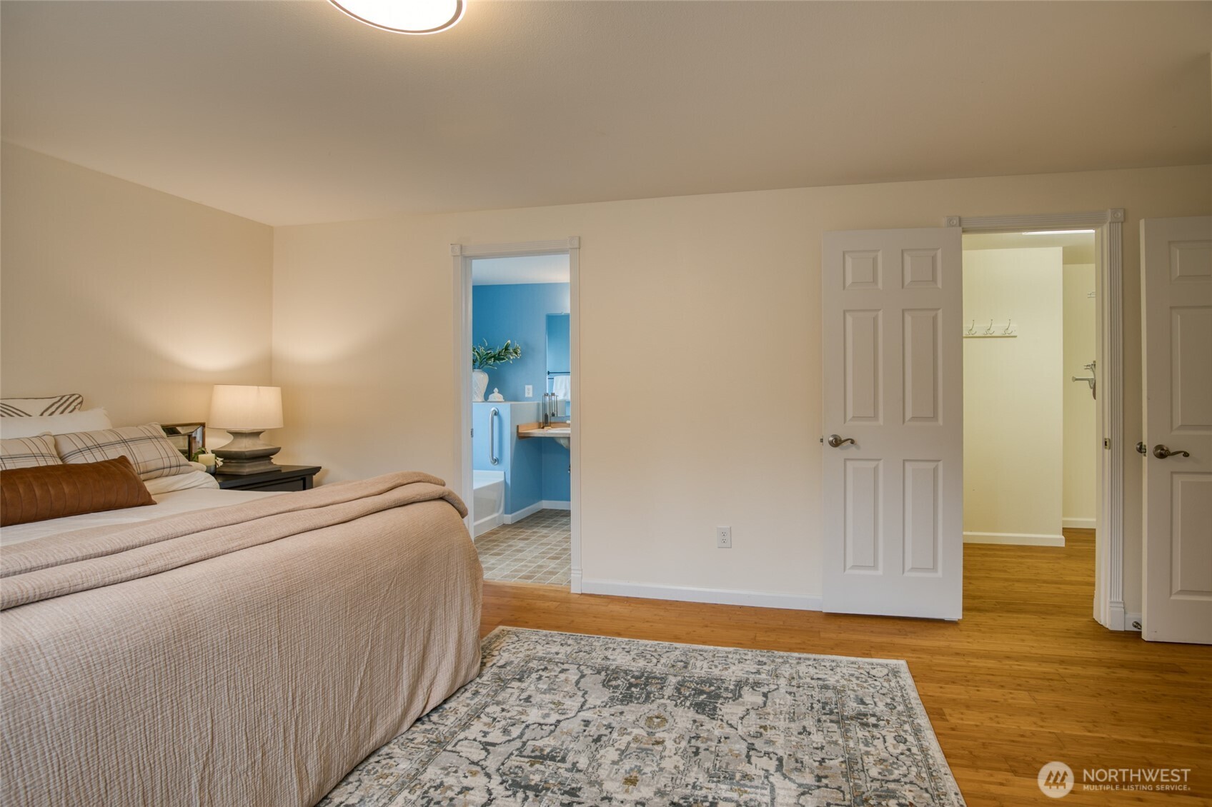 828 Ocean Avenue , Cosmopolis, WA 98595