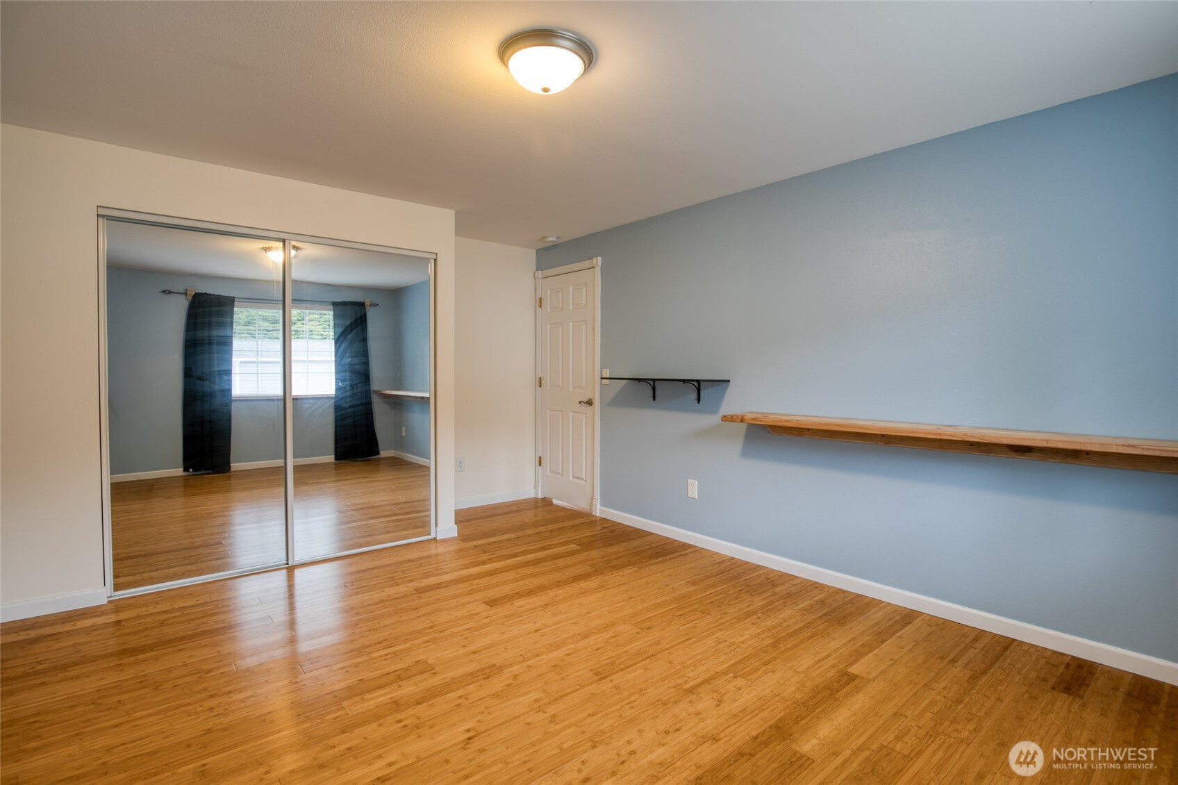 828 Ocean Avenue , Cosmopolis, WA 98595