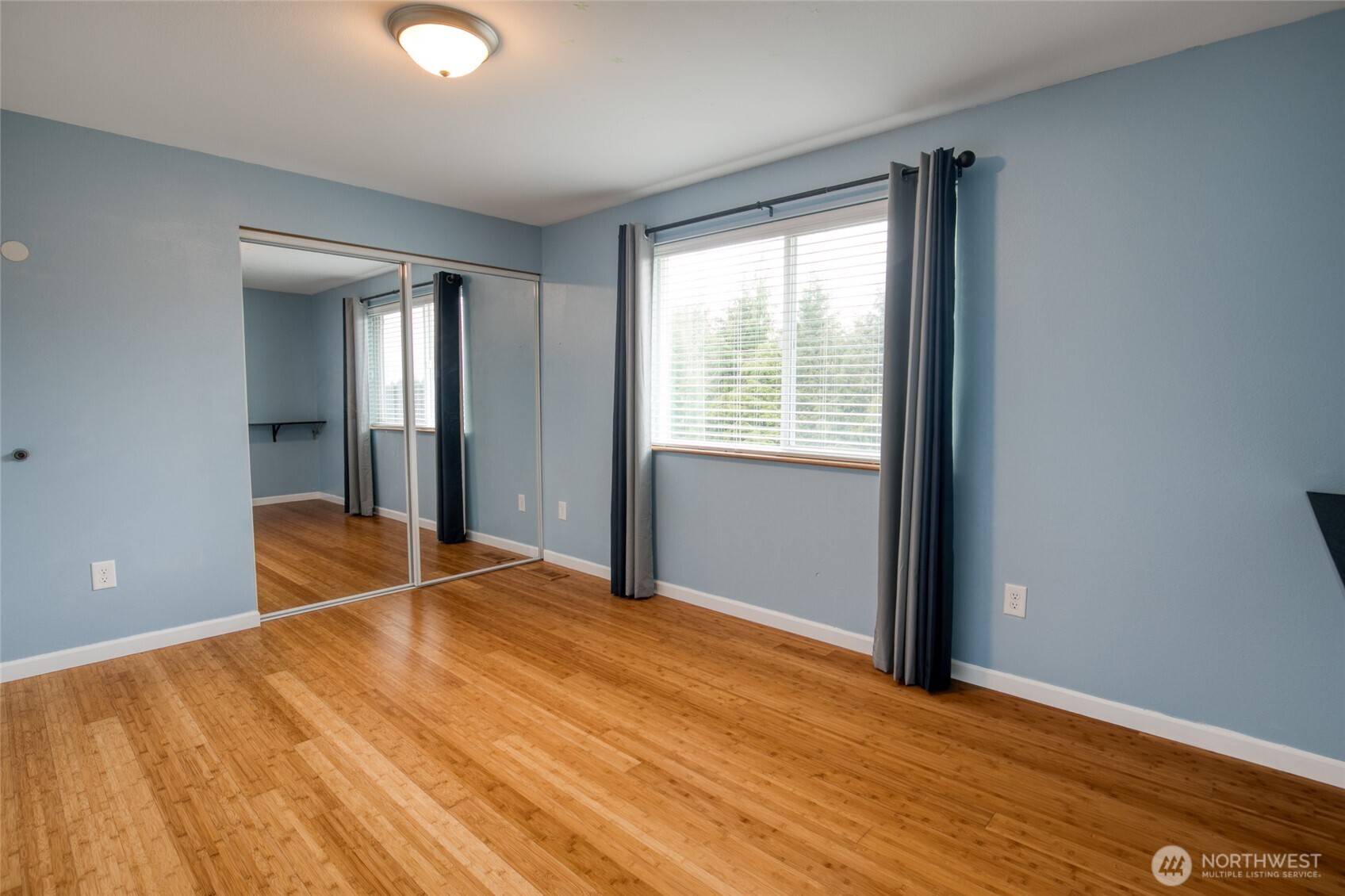 828 Ocean Avenue , Cosmopolis, WA 98595