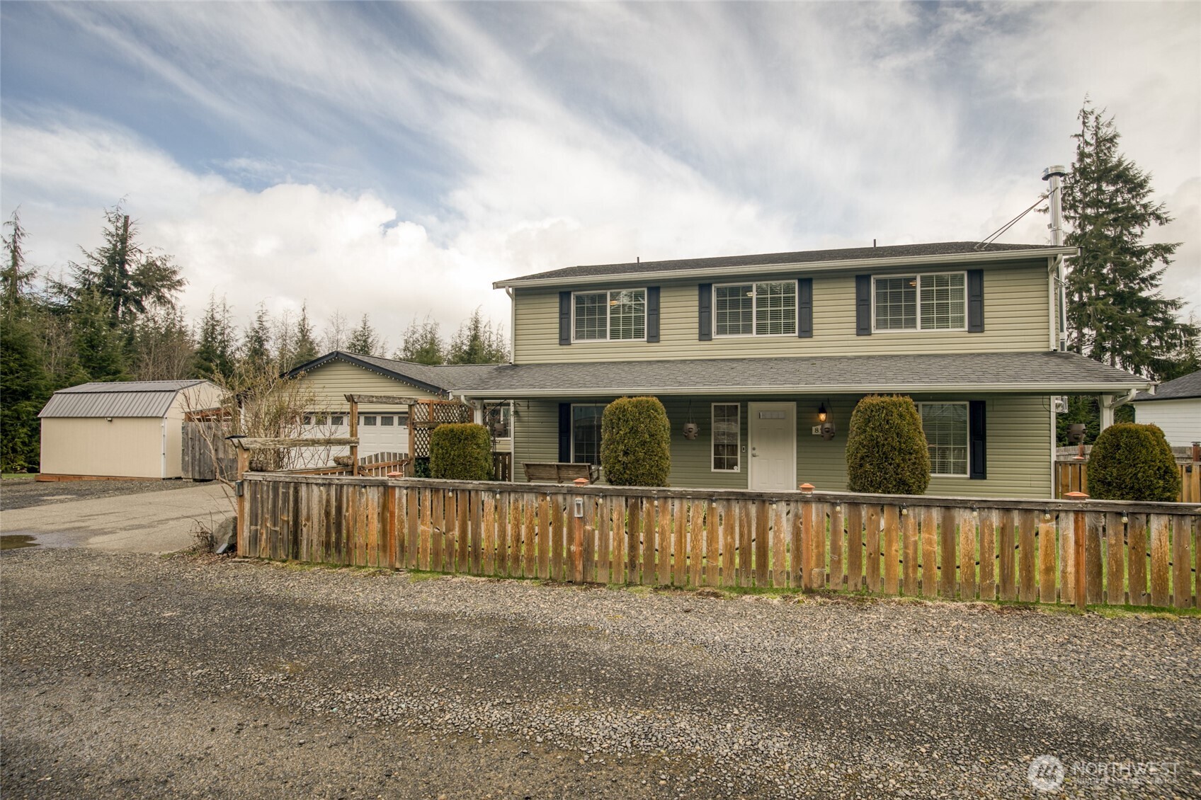 828 Ocean Avenue , Cosmopolis, WA 98595