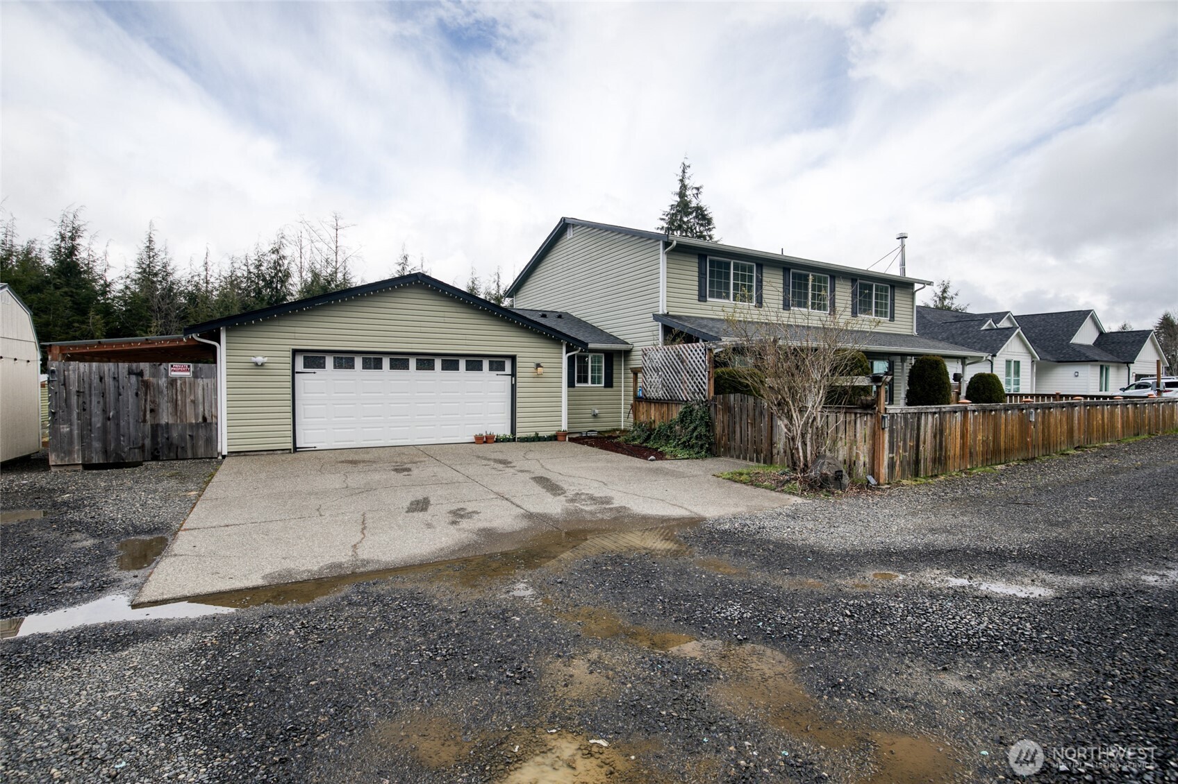 828 Ocean Avenue , Cosmopolis, WA 98595