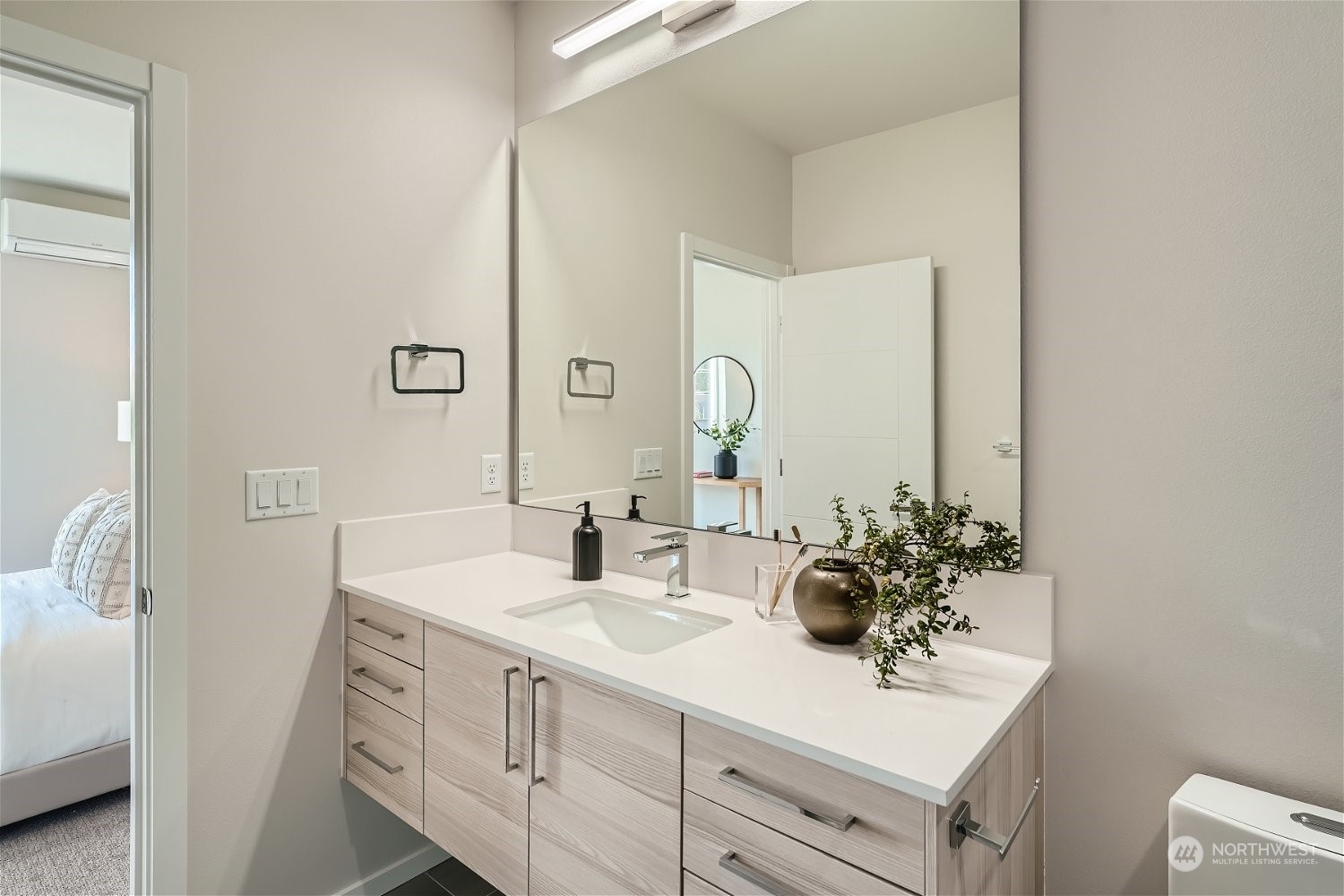 1904 S Grand Street , Seattle, WA 98144