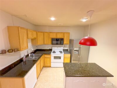 977 Graham Avenue NE, Renton, WA 98059 - Photo 6