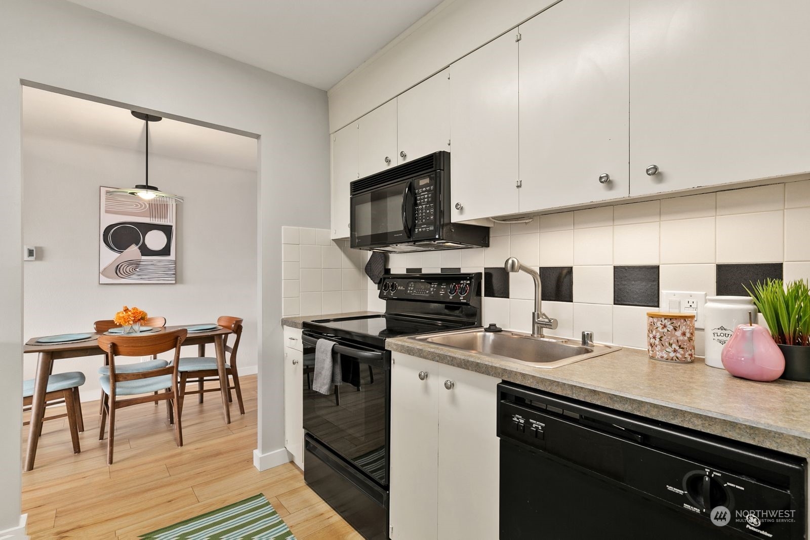 521 5th Avenue W #103, Seattle, WA 98119