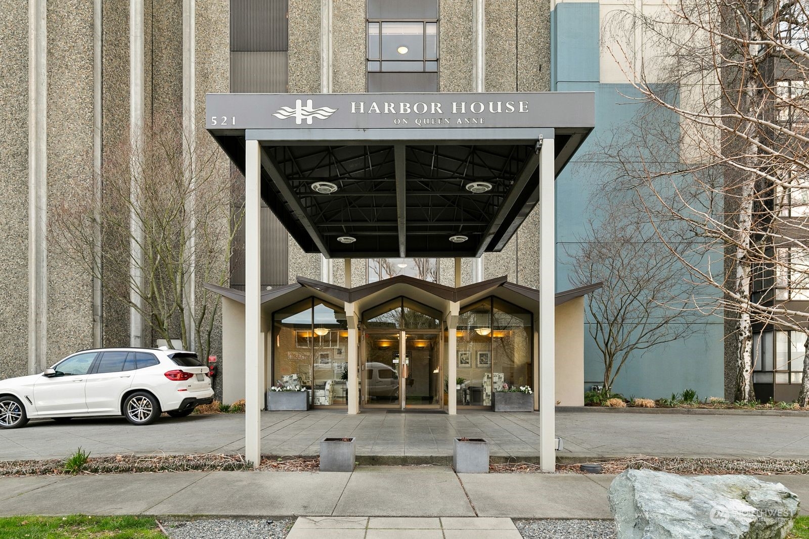 521 5th Avenue W #103, Seattle, WA 98119