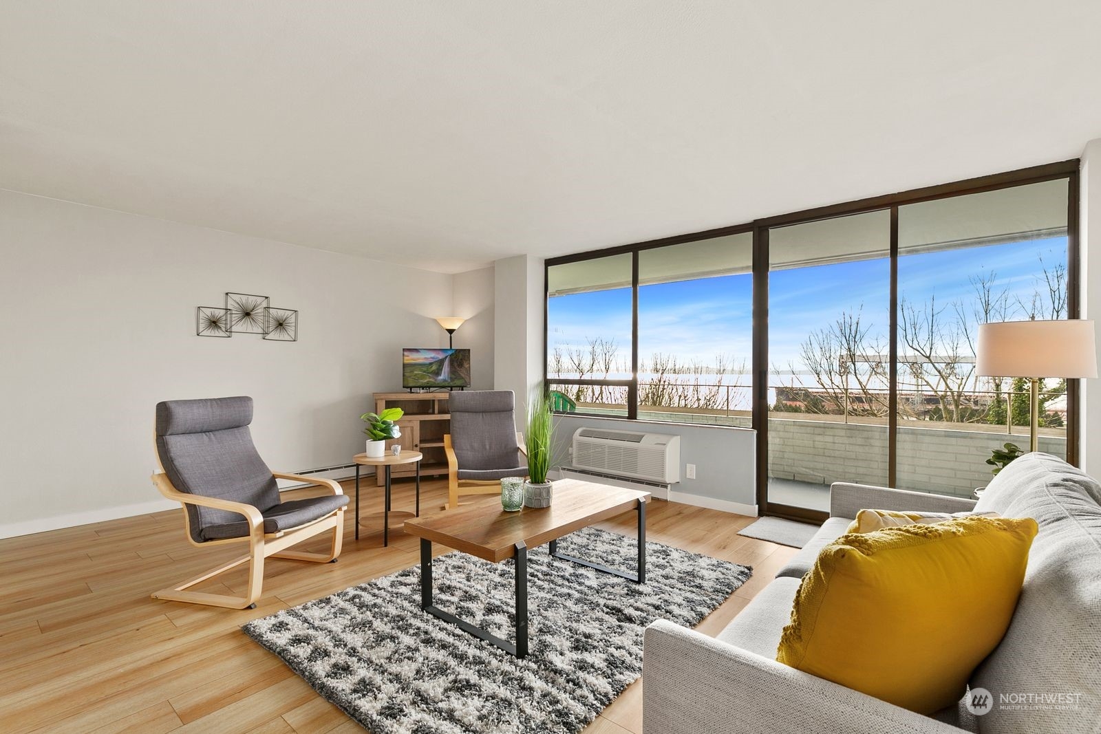 521 5th Avenue W #103, Seattle, WA 98119