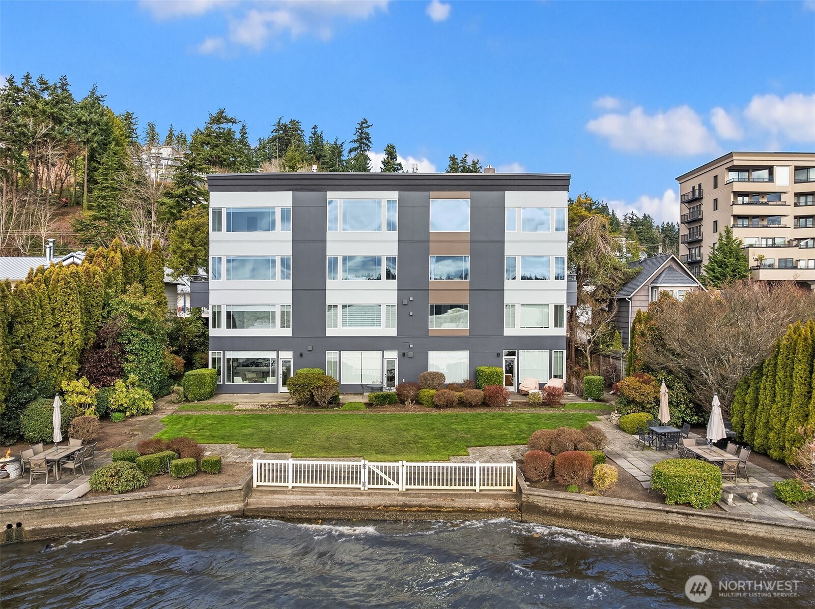 9039 Juanita Drive #304, Kirkland, WA 98034