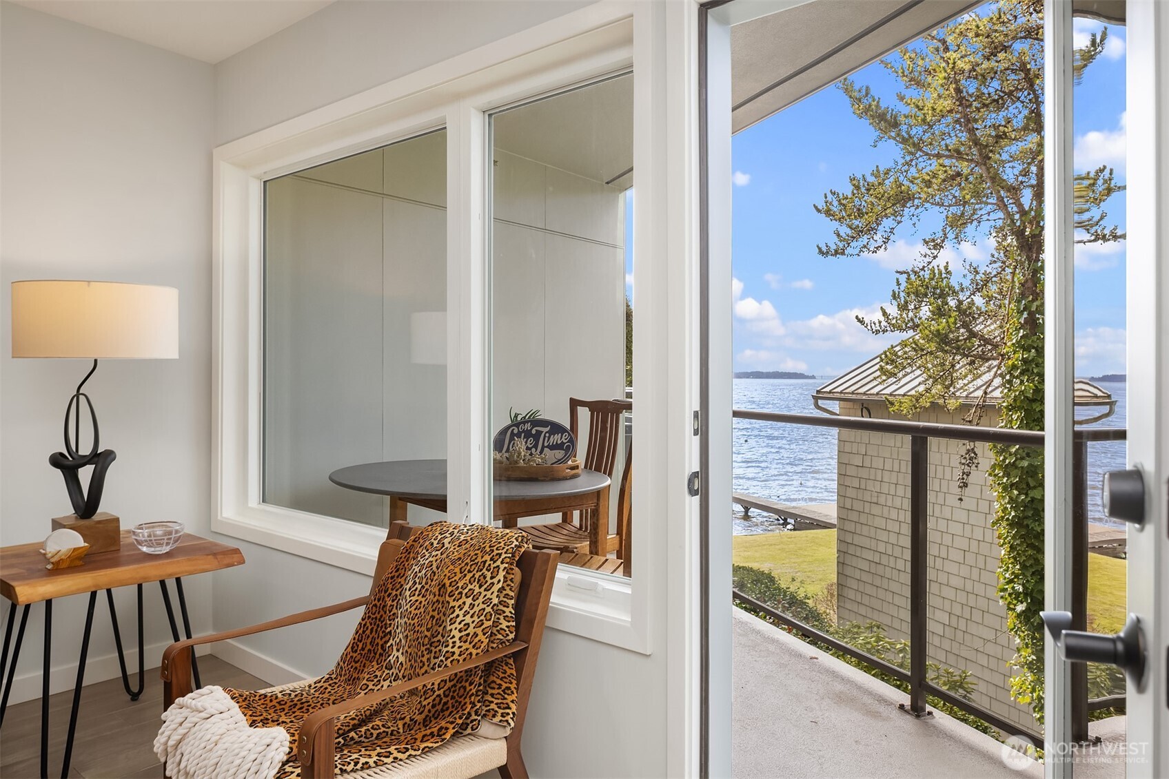 9039 Juanita Drive #304, Kirkland, WA 98034