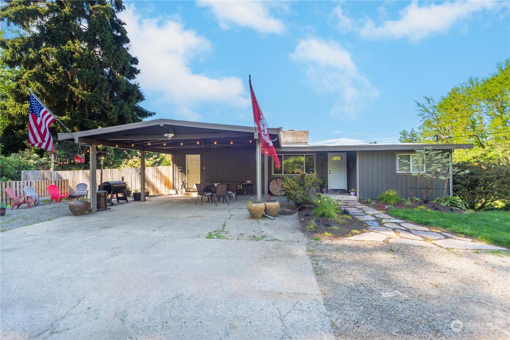 305 NE Waaga Way , Bremerton, WA 98311