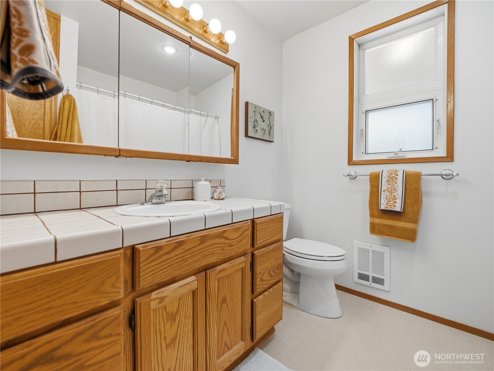 12728 Pioneer Way E, Buckley, WA 98321