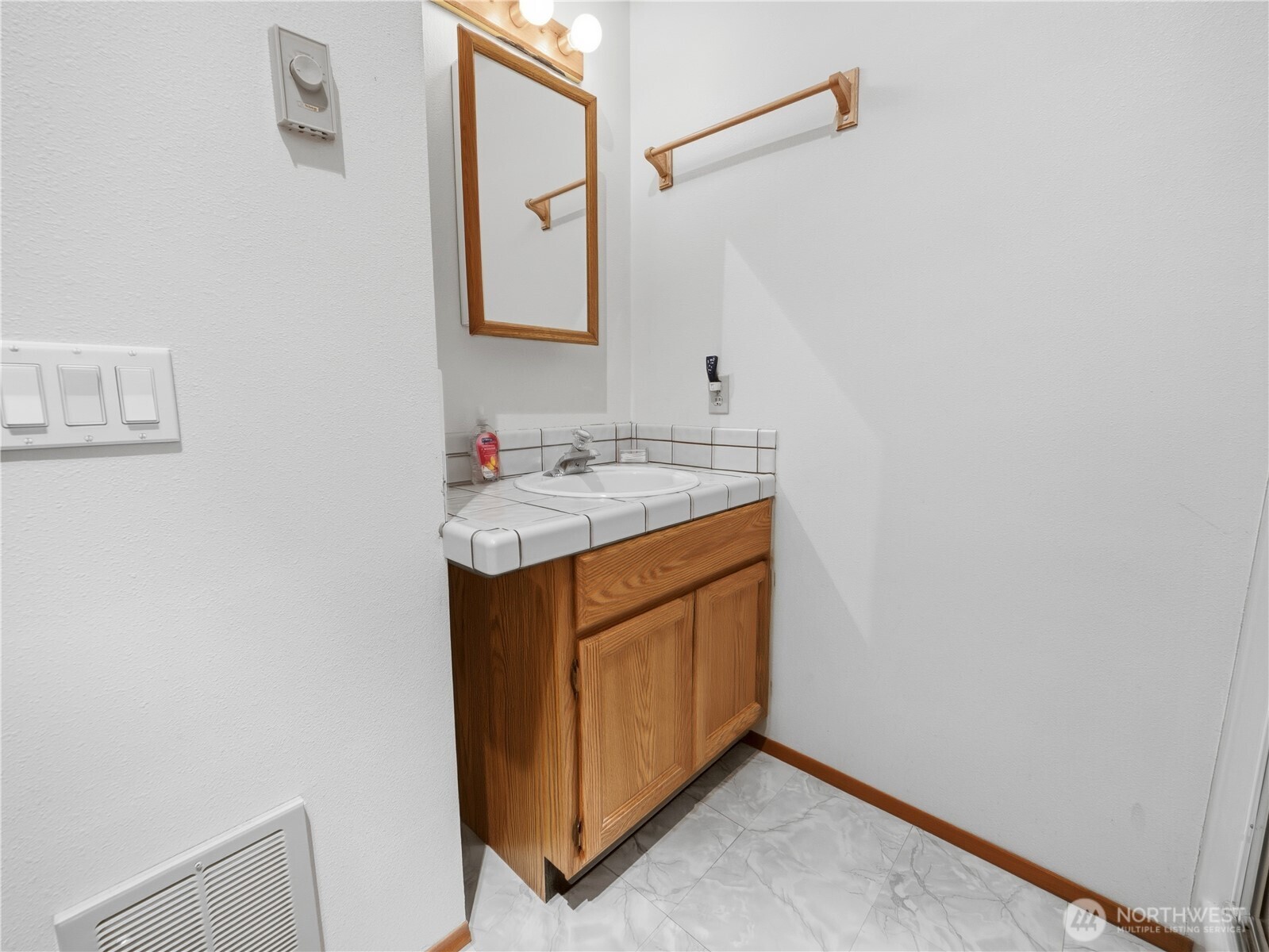 12728 Pioneer Way E, Buckley, WA 98321