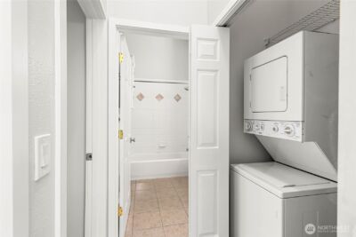 1709 18th Avenue #302, Seattle, WA 98122-7005 - Photo 12