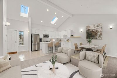 1709 18th Avenue #302, Seattle, WA 98122-7005 - Photo 2