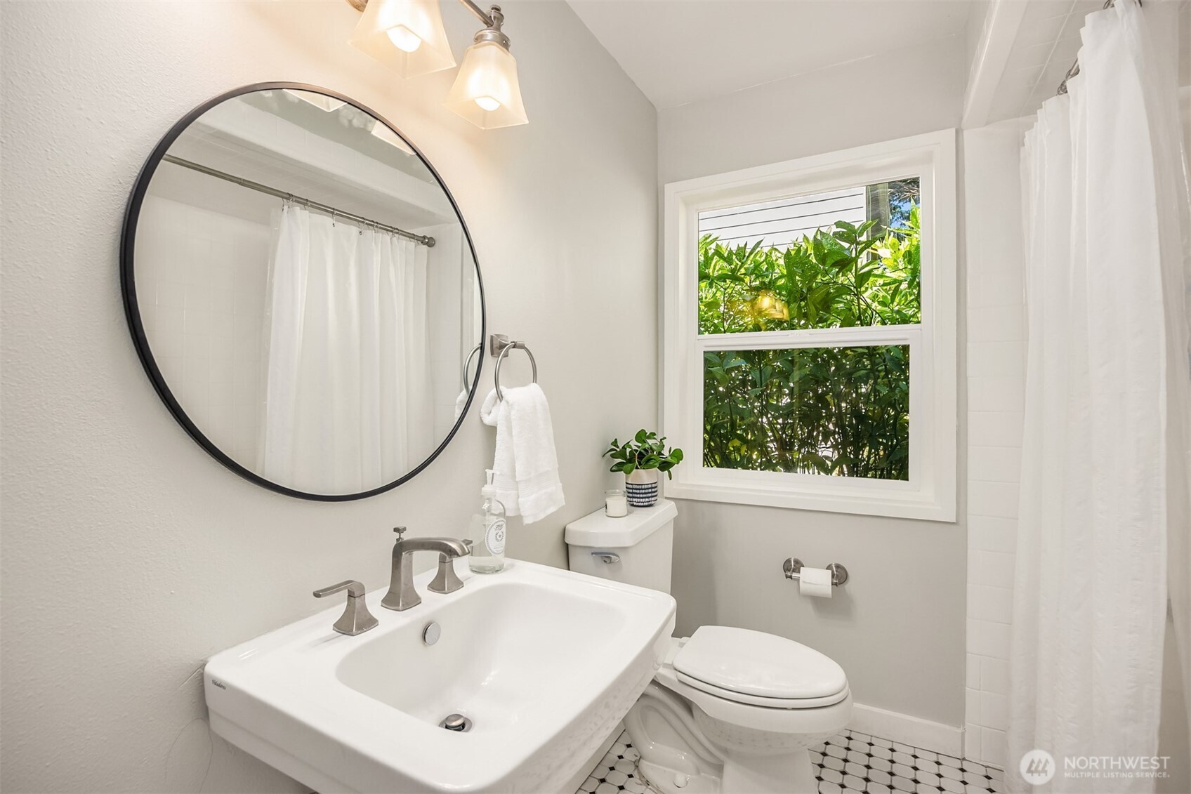 9549 Olympus Beach Road NE, Bainbridge Island, WA 98110