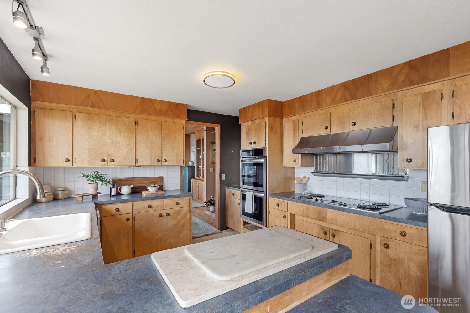 23884 Jefferson Beach Road NE, Kingston, WA 98346