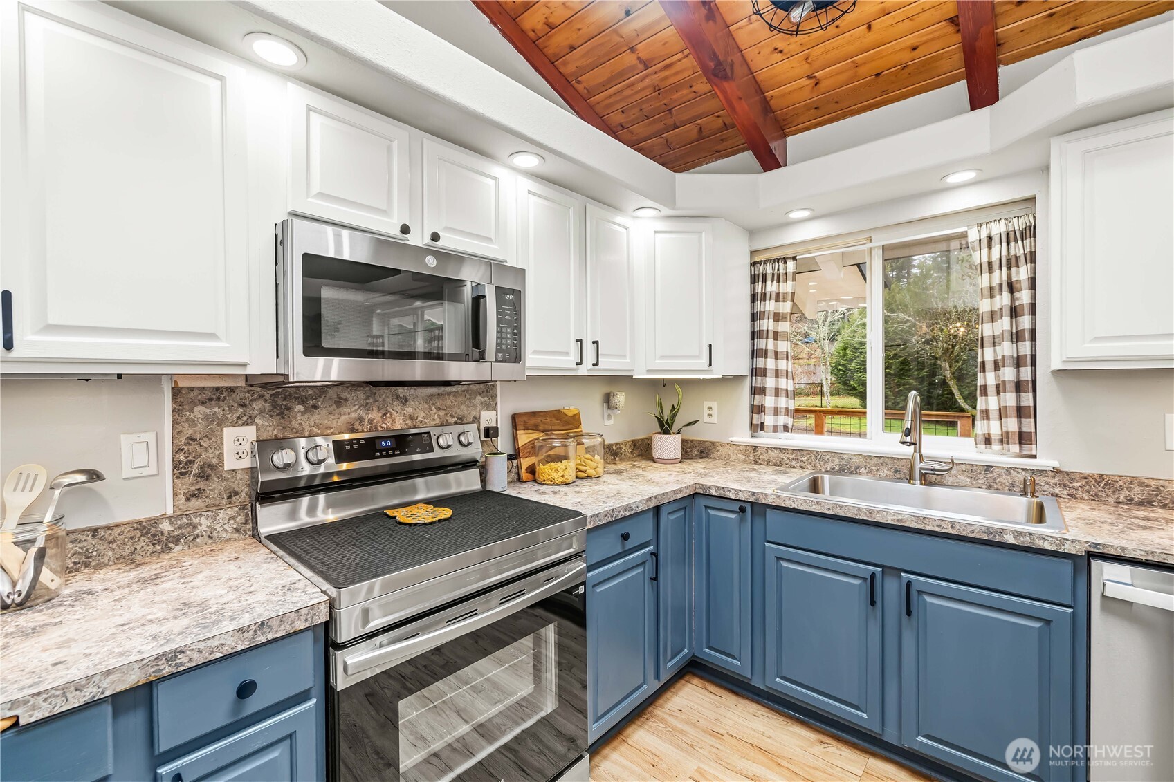 5503 E Collins Road , Port Orchard, WA 98366