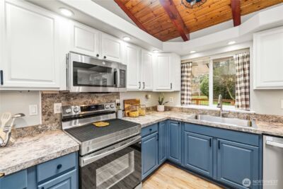 5503 E Collins Road , Port Orchard, WA 98366 - Photo 15