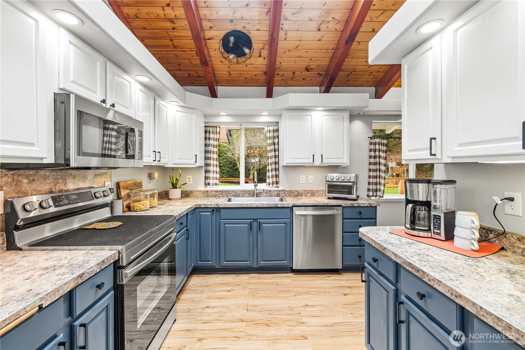 5503 E Collins Road , Port Orchard, WA 98366