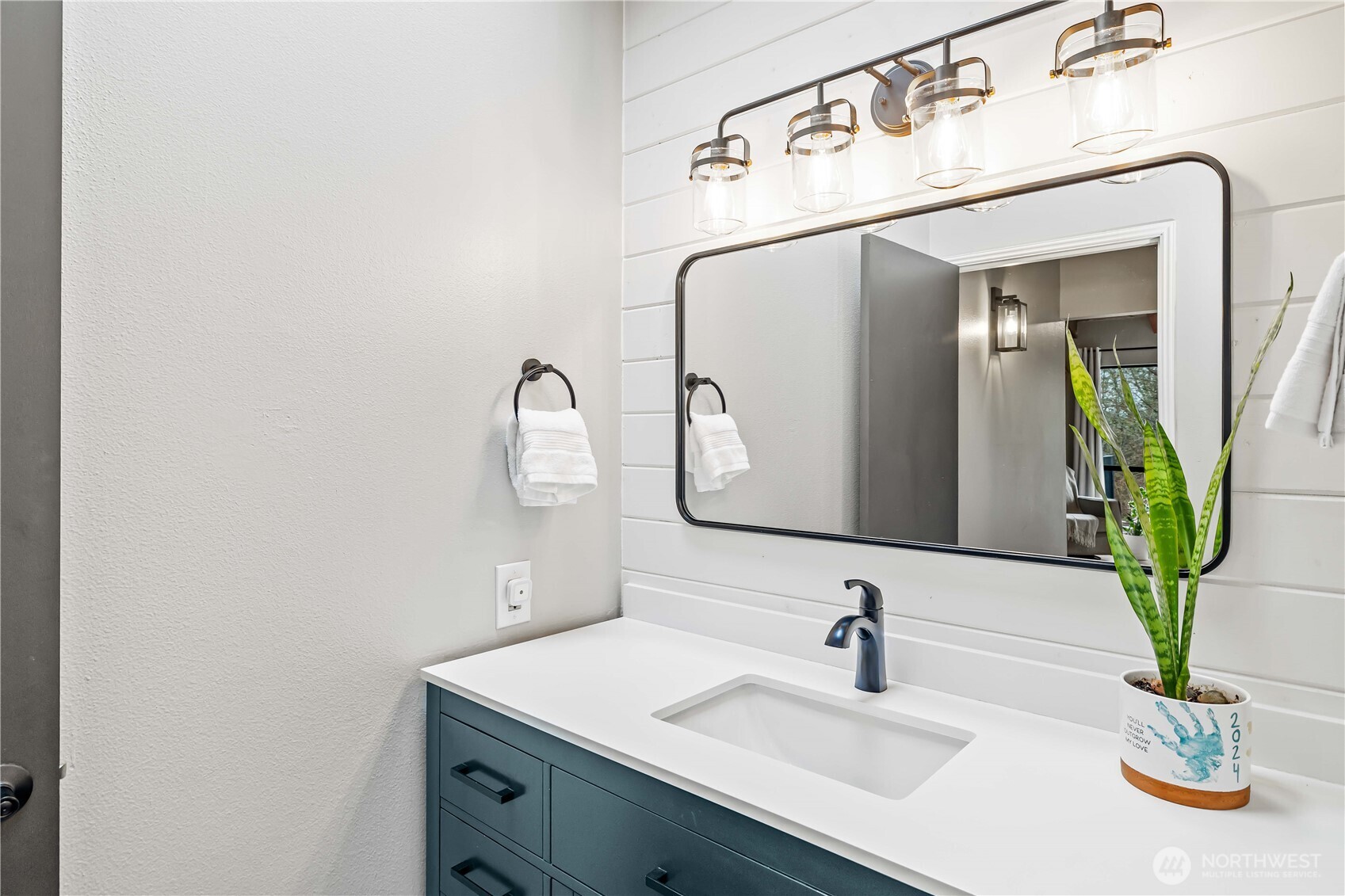 5503 E Collins Road , Port Orchard, WA 98366