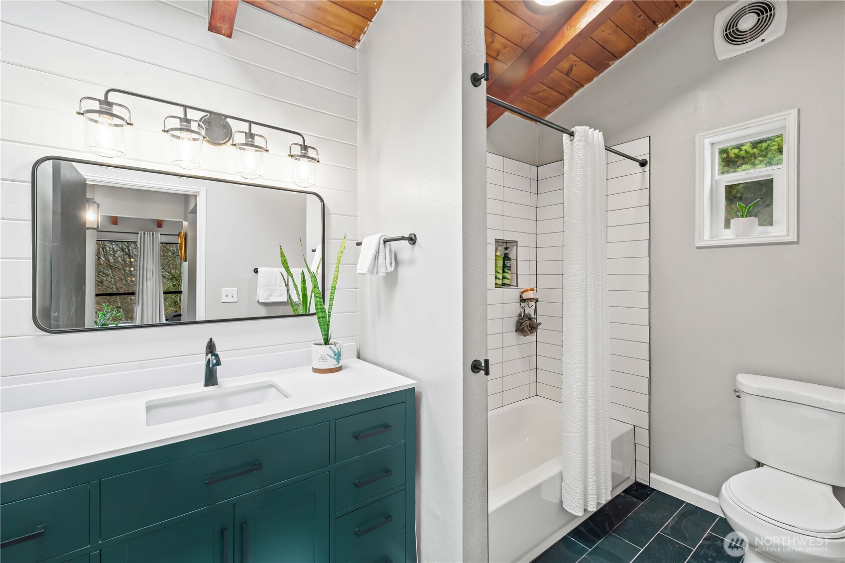 5503 E Collins Road , Port Orchard, WA 98366