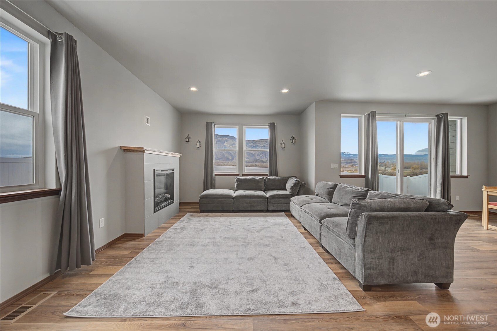 436 Hammond Lane , Rock Island, WA 98850