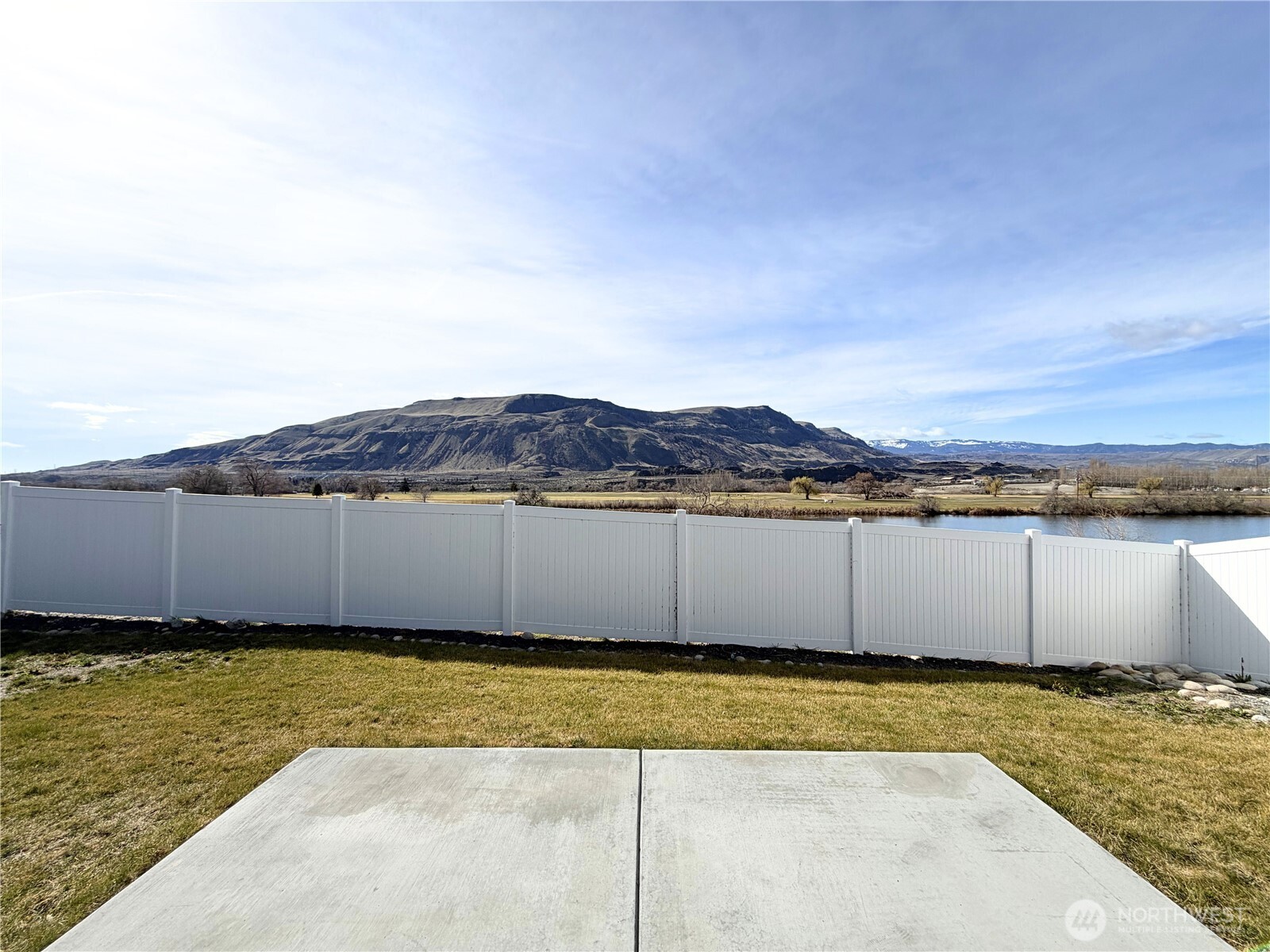 436 Hammond Lane , Rock Island, WA 98850