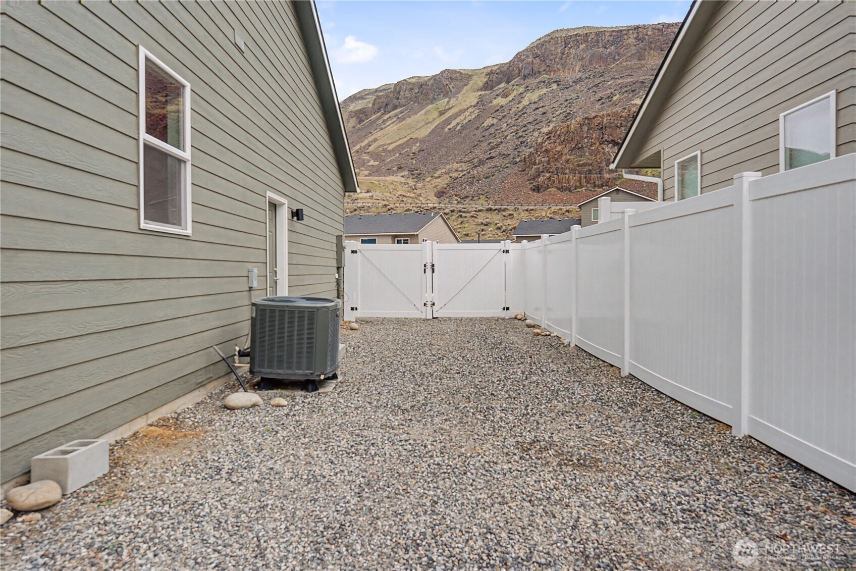 436 Hammond Lane , Rock Island, WA 98850