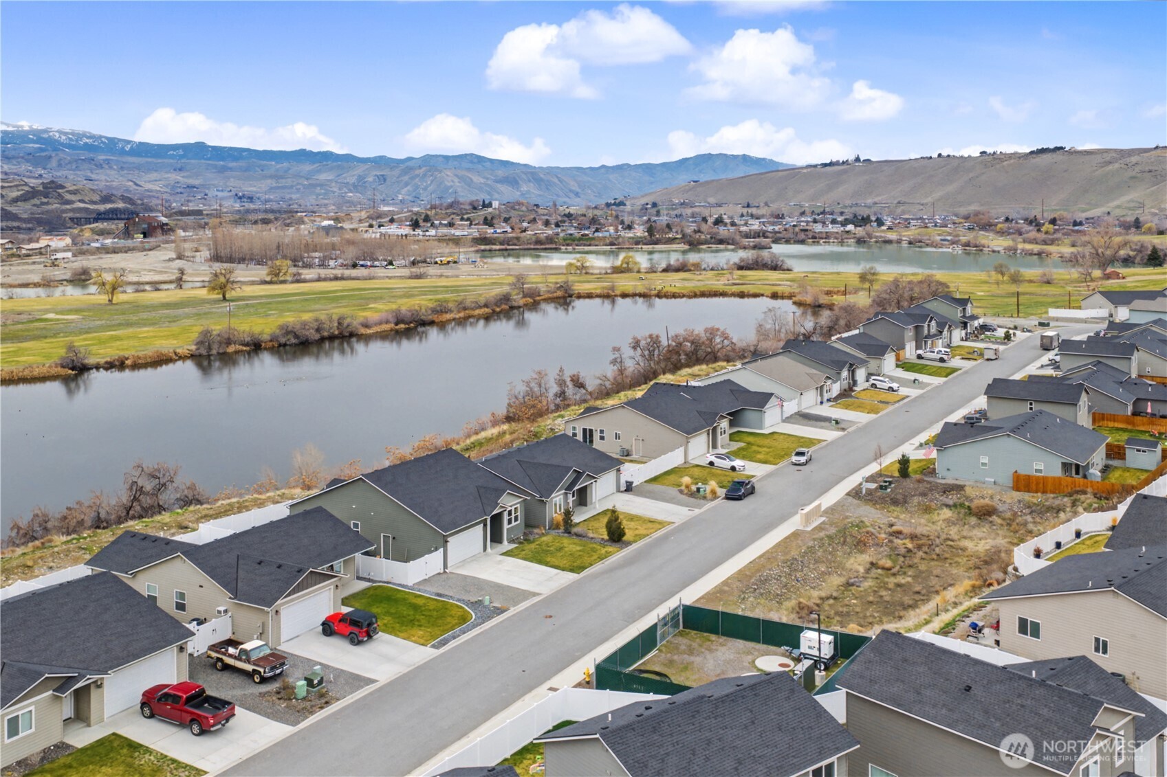 436 Hammond Lane , Rock Island, WA 98850